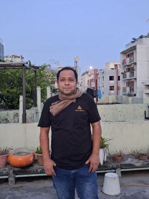 Muslin Dhaka founder wearing the handwoven Cervelt cravat in Dhaka